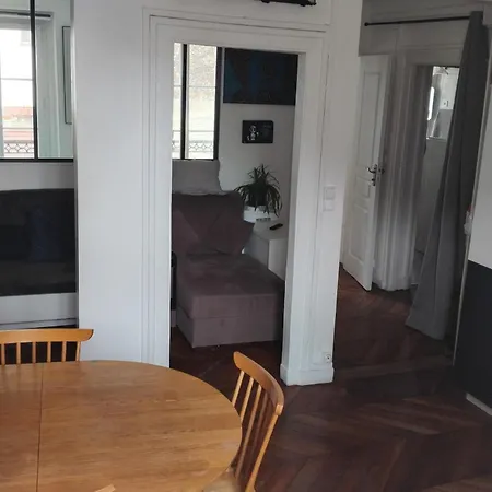 Charming In Les Batignolles *